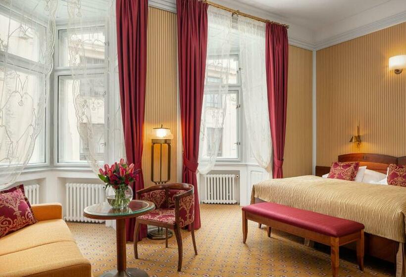 اتاق اجرایی, Paris Prague