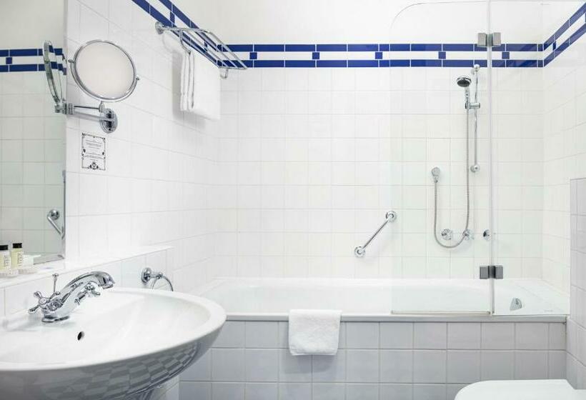 اتاق اجرایی, Paris Prague