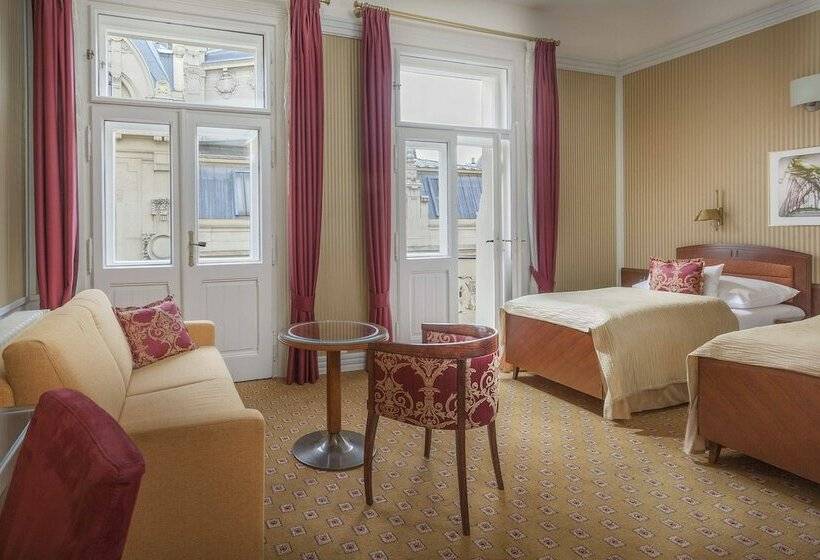 اتاق اجرایی, Paris Prague