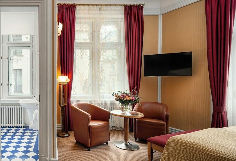 اتاق اجرایی, Paris Prague