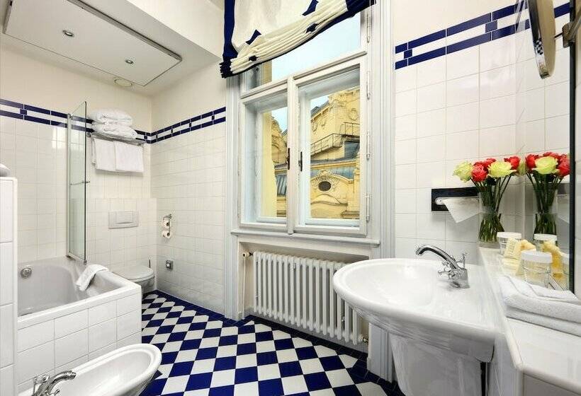 اتاق اجرایی, Paris Prague