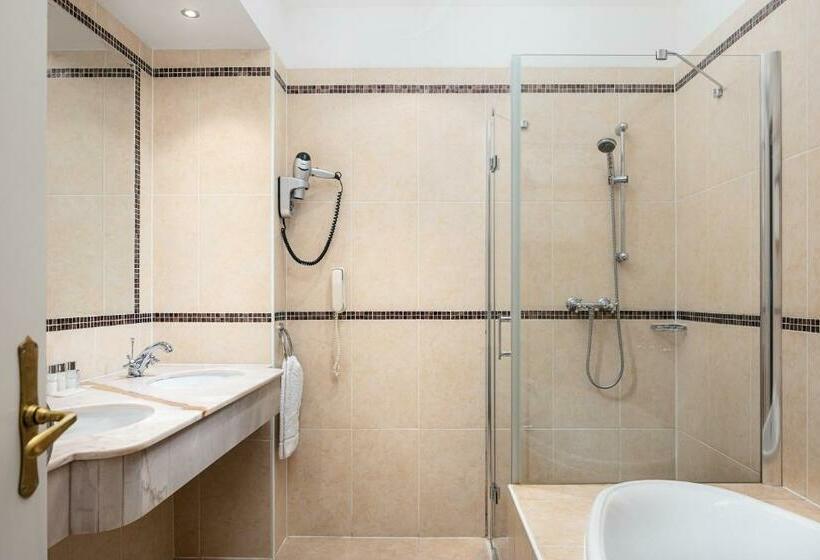 سوییت جونیور, Paris Prague