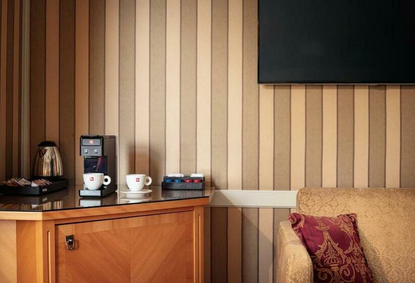 سوییت جونیور, Paris Prague