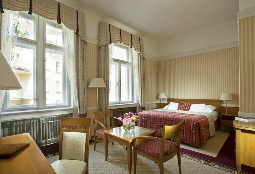 سوییت جونیور, Paris Prague