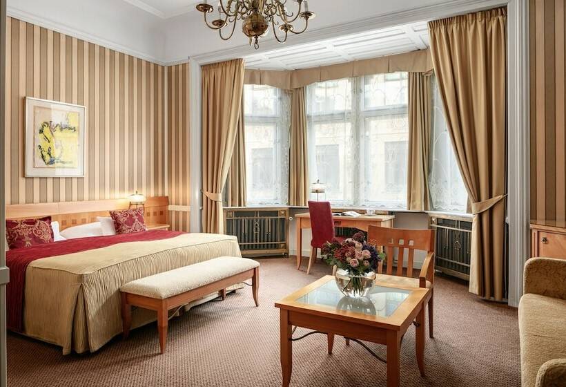 سوییت جونیور, Paris Prague