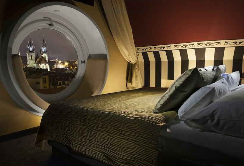 سوییت, Paris Prague