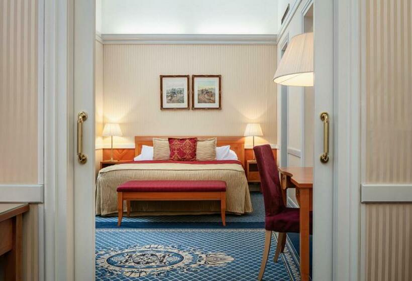 سوییت سوپریور, Paris Prague