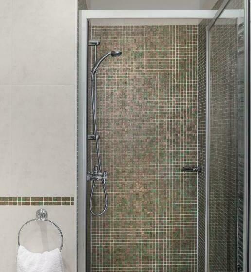 سوییت سوپریور, Paris Prague