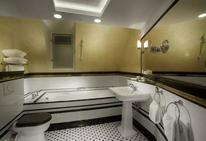 Sviitti Kaupungin Näkemystä, Paris Prague