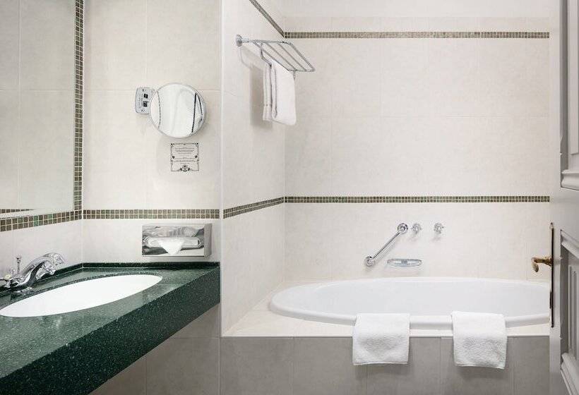سوییت, Paris Prague