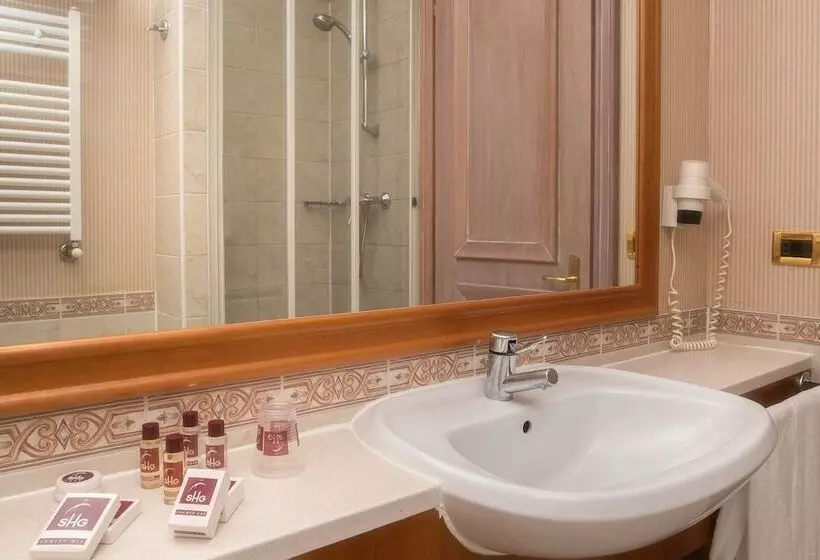 سوییت جونیور, Shg Hotel De La Ville