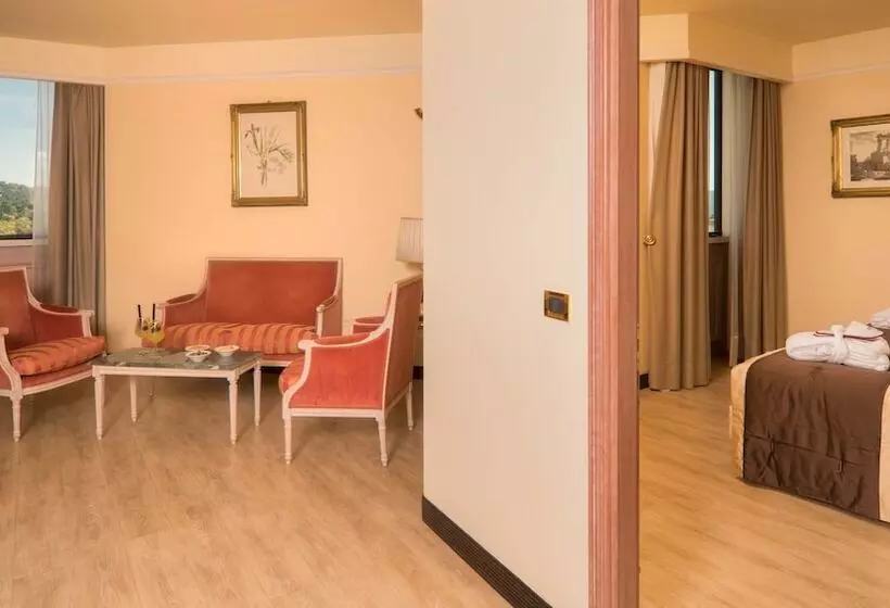 سوییت, Shg Hotel De La Ville
