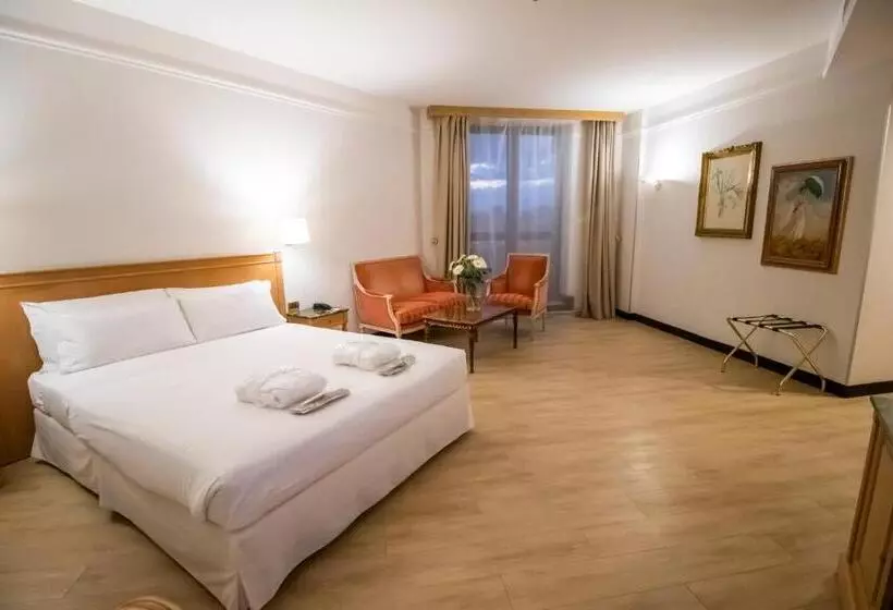 سوییت جونیور, Shg Hotel De La Ville