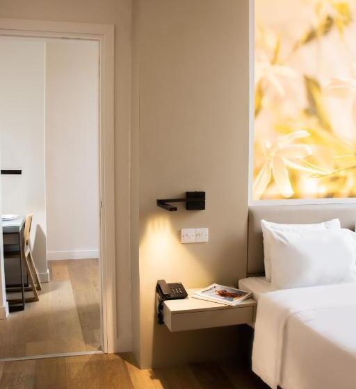 سوییت جونیور, The Classic Hotel Nicosia   Handwritten Collection