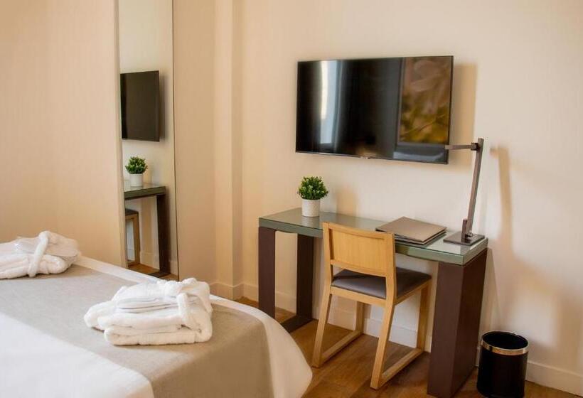 سوییت جونیور, The Classic Hotel Nicosia   Handwritten Collection