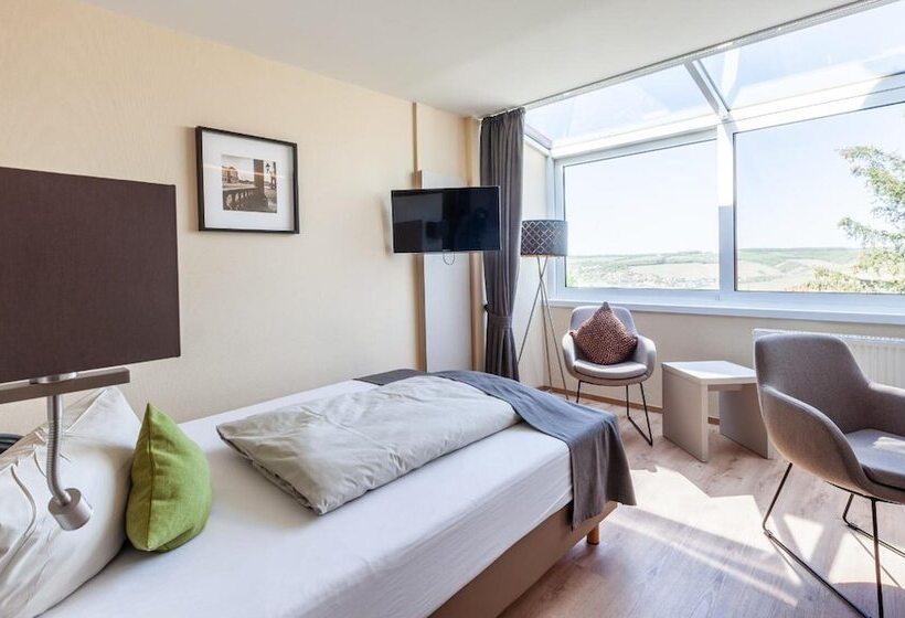 高级单人间, Wittelsbacher Höh