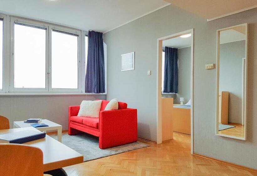 Апартаменты 2 Спальни, Ceu Konferencia Központ