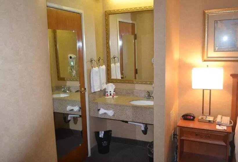 Deluxe Suite King Bed, Baymont By Wyndham Barstow Historic Route 66