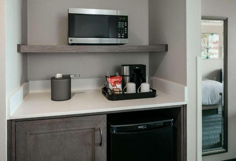 غرفة قياسية سرير كينج لذوى الإحتياجات الخاصة, Beachfront Inn