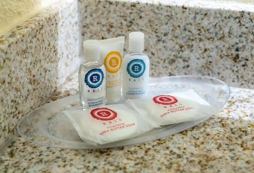 スイート, Comfort Suites Outlet Center