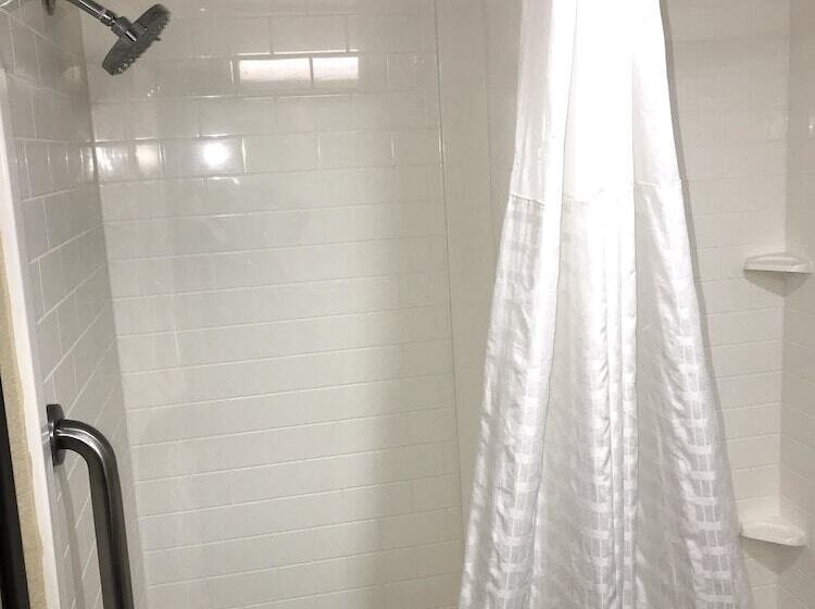 Люкс, Comfort Suites Outlet Center