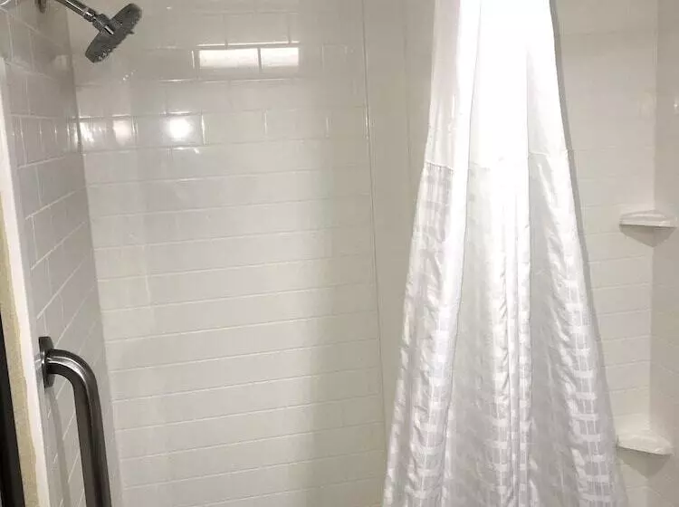 スイート, Comfort Suites Outlet Center