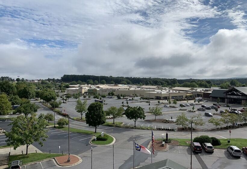 جناح, Comfort Suites Outlet Center