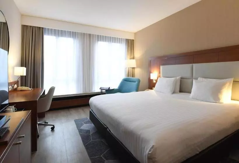 キングサイズベッドのスタンダードルーム, Crowne Plaza Maastricht, An Ihg