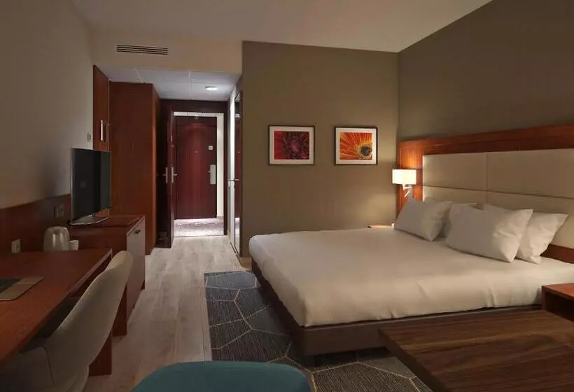 キングサイズベッドのスタンダードルーム, Crowne Plaza Maastricht, An Ihg