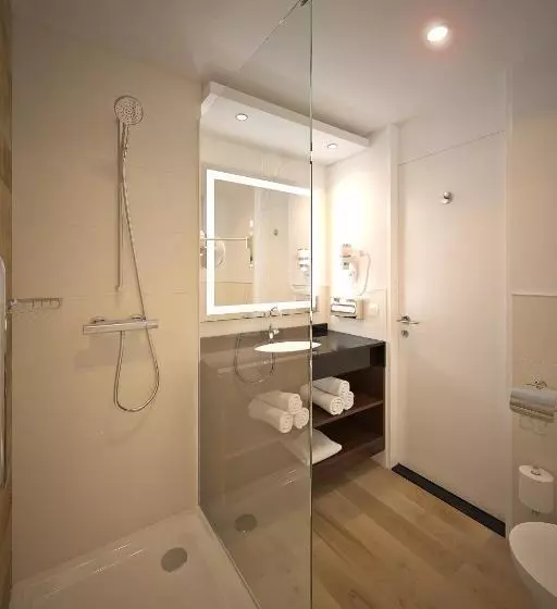 キングサイズベッドのスタンダードルーム, Crowne Plaza Maastricht, An Ihg