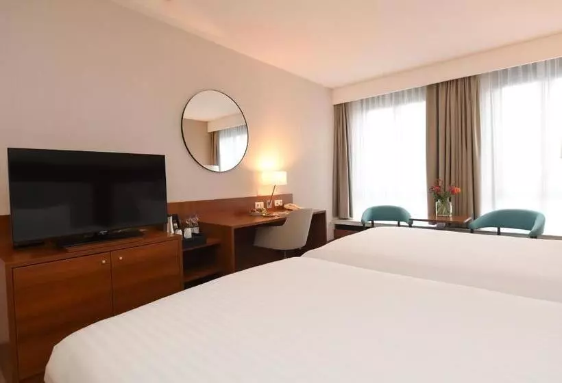 キングサイズベッドのスタンダードルーム, Crowne Plaza Maastricht, An Ihg