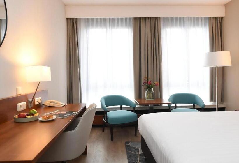 اتاق استاندارد با چشمانداز رودخانه, Crowne Plaza Maastricht, An Ihg