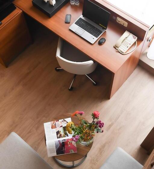 سوئیت جونیور با تخت بزرگ, Crowne Plaza Maastricht, An Ihg