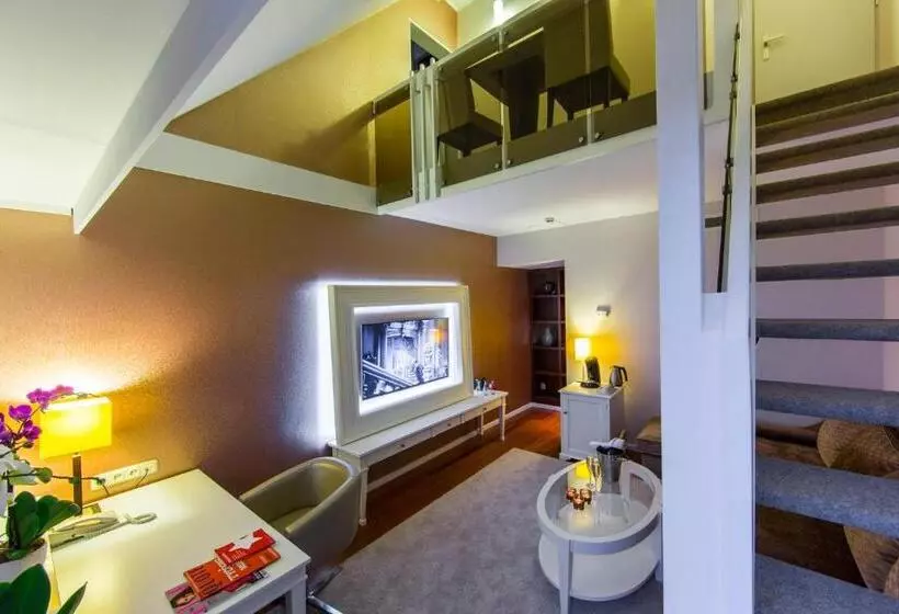 キングサイズベッドのスイートルーム, Crowne Plaza Maastricht, An Ihg