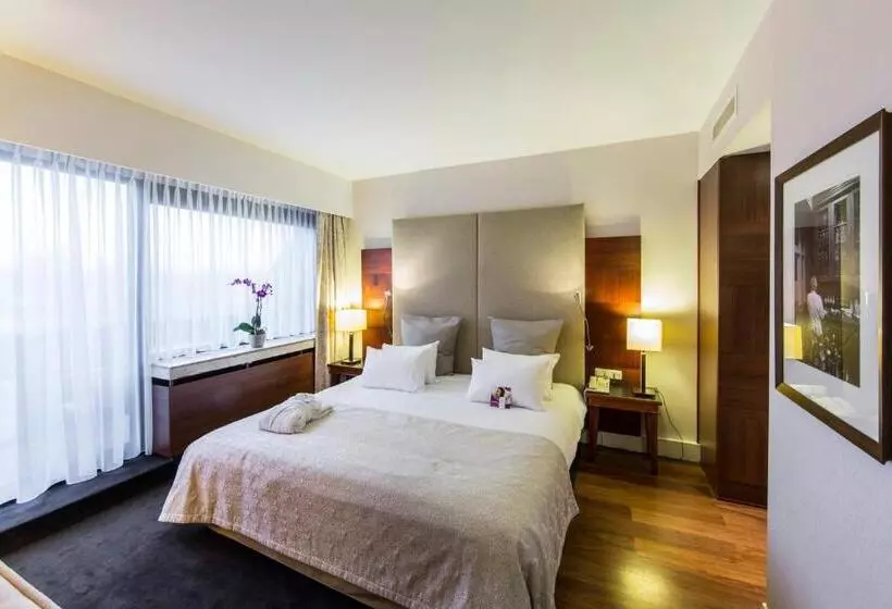 キングサイズベッドのスイートルーム, Crowne Plaza Maastricht, An Ihg