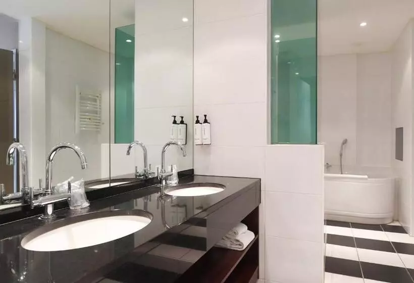 キングサイズベッドのスイートルーム, Crowne Plaza Maastricht, An Ihg