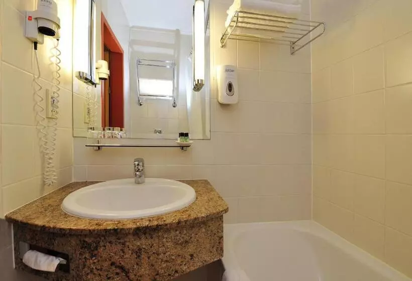 اتاق سوپریور با چشم‌انداز, Danubius Hotel Helia