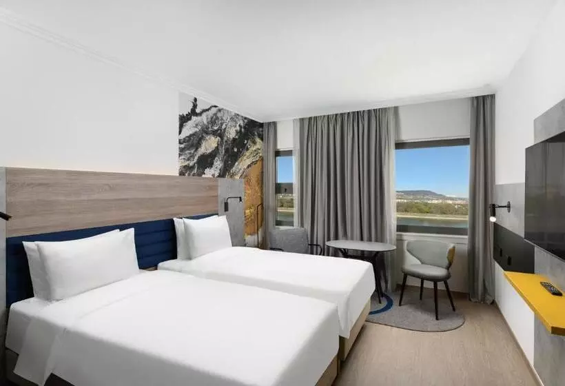 Premium room with river view, Danubius Hotel Helia