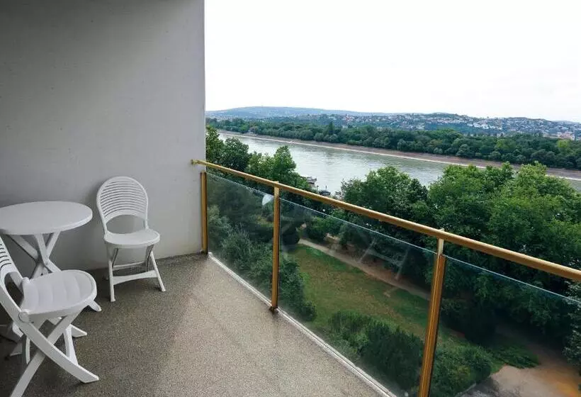 سوییت سوپریور, Danubius Hotel Helia