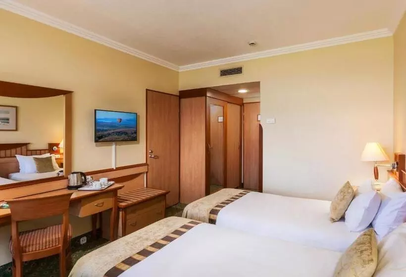 اتاق سوپریور با چشم‌انداز, Danubius Hotel Helia