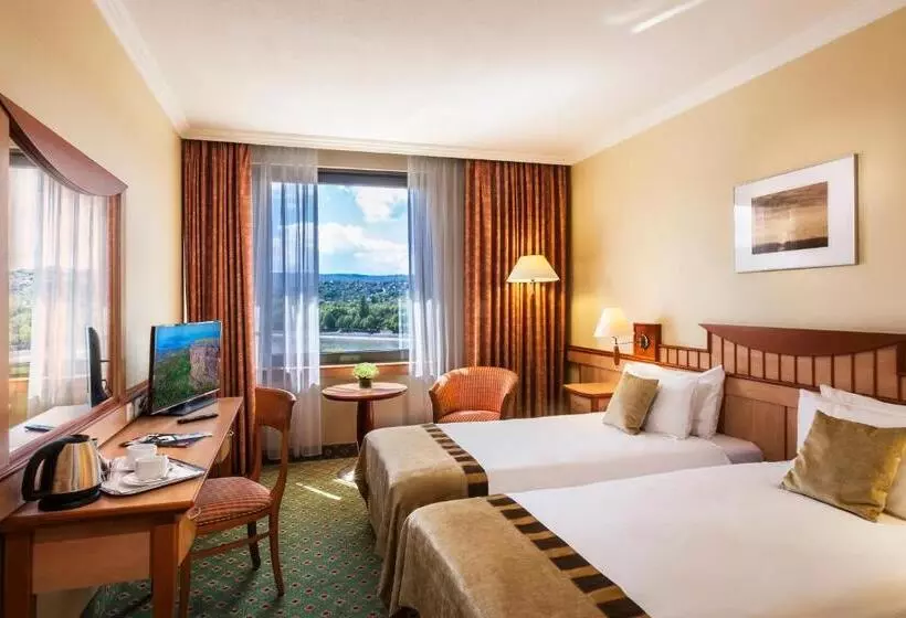 اتاق سوپریور با چشم‌انداز, Danubius Hotel Helia