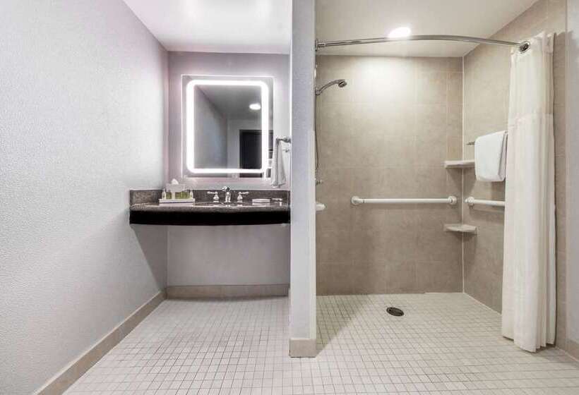 스탠다드 룸, Doubletree By Hilton Newark Penn Station