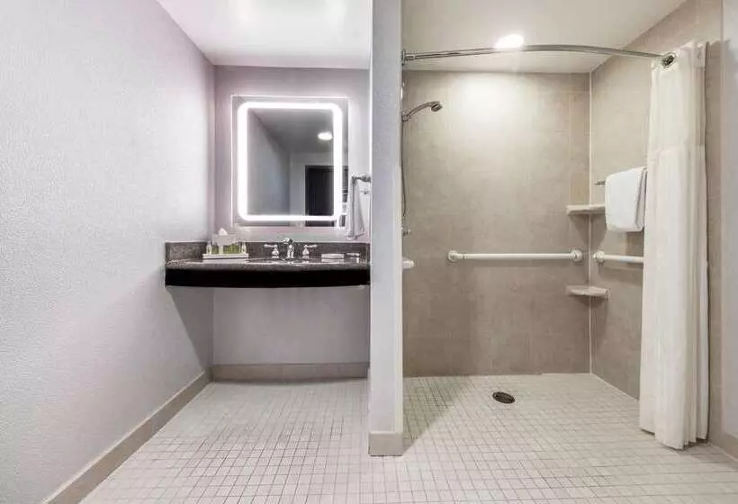 スタンダードルーム, Doubletree By Hilton Newark Penn Station