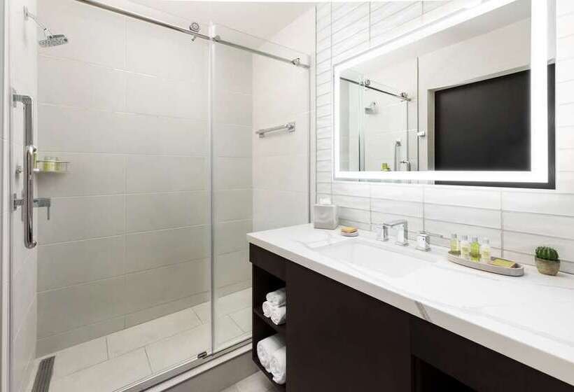 스탠다드 룸 킹사이즈 침대, Doubletree By Hilton Newark Penn Station