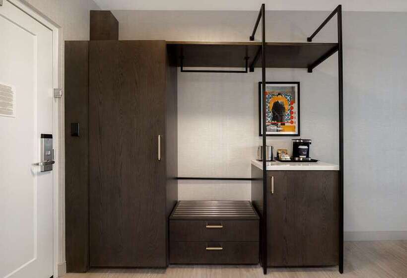 스탠다드 룸 킹사이즈 침대, Doubletree By Hilton Newark Penn Station