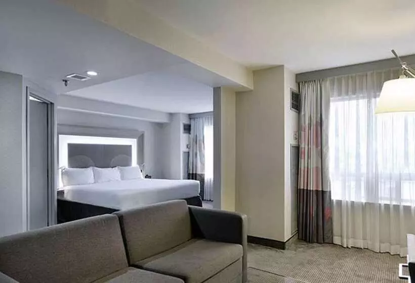 سوئیت جونیور با تخت بزرگ, Doubletree By Hilton Newark Penn Station