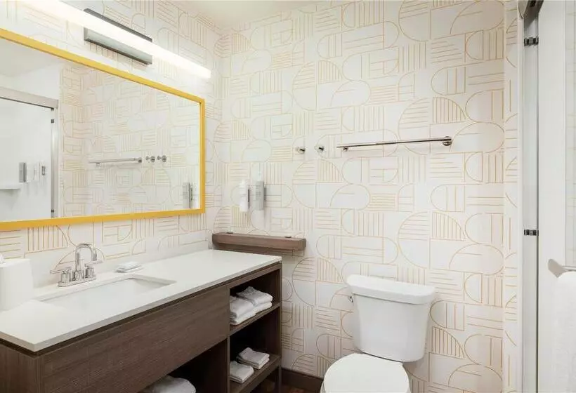 سوئیت جونیور با تخت بزرگ, Doubletree By Hilton Newark Penn Station
