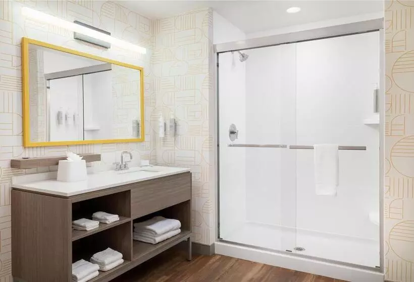 سوئیت جونیور با تخت بزرگ, Doubletree By Hilton Newark Penn Station