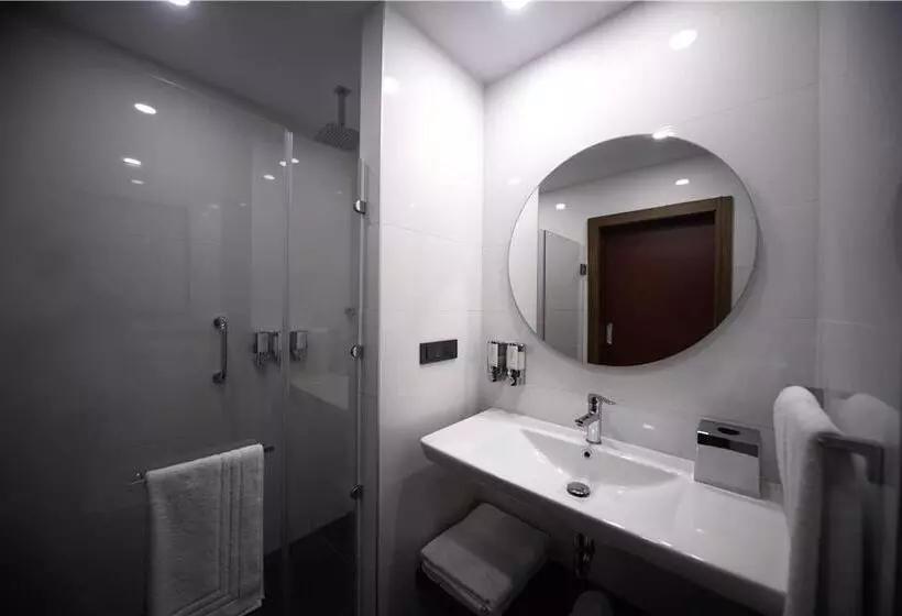 اتاق استاندارد با تخت بزرگ, Doubletree By Hilton Newark Penn Station