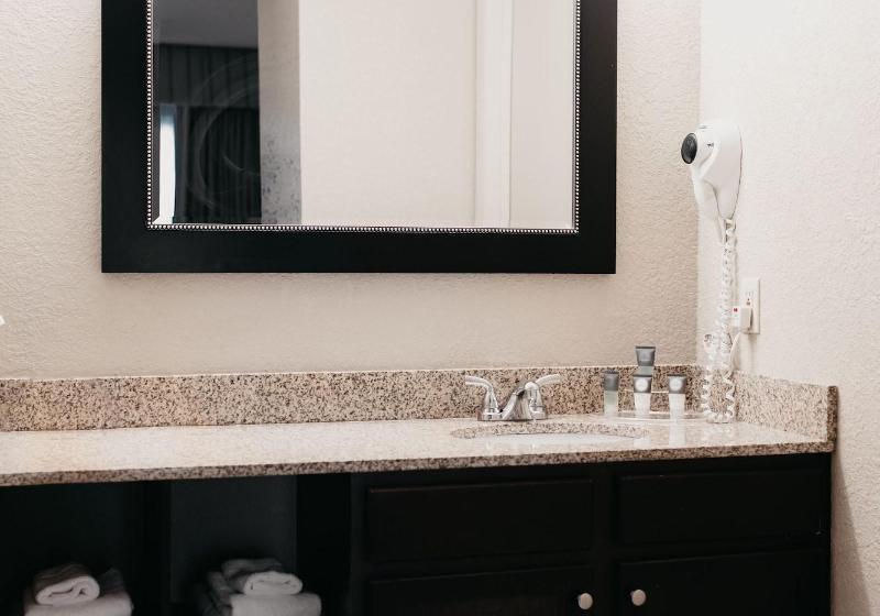 غرفة قياسية, Eastland Suites Hotel & Conference Center